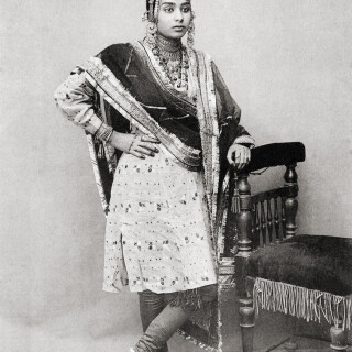 04indian-sims-slide-9NYV-superJumbo