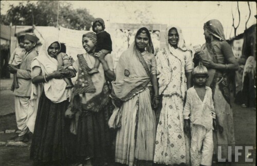 Group-of-women-with-Children---India.jpg
