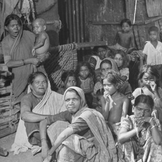 Indian-women--children-sitting-in-the-alley-between-shacks-in-the-Chawls-quarters-for-the-Untouchables-in-the-poor-section-of-the-city