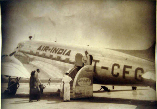 Vintage_photograph_of_an_Air_India_plane.jpg
