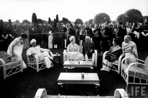 Visiting-Queen-Elizabeth-II-with-Rajendra-Prasad---1961.jpg