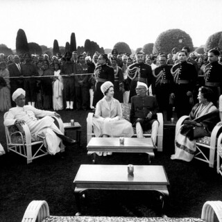 Visiting-Queen-Elizabeth-II-with-Rajendra-Prasad---1961