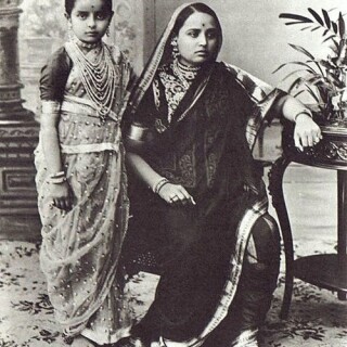Women_and_Child_in_Saree