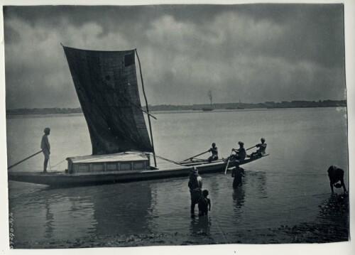 c.1900 PHOTO INDIA ROW BOAT WITH RECTANGULAR SAIL