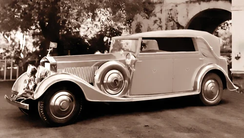 rolls-royce-vintage-from-1934.webp