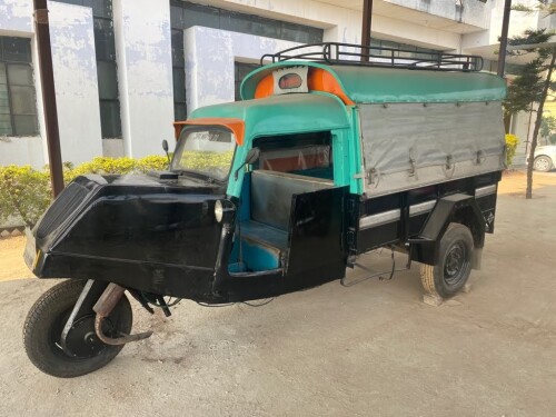 vintage-1960-india-auto-rickshaw-bus-81884.jpg